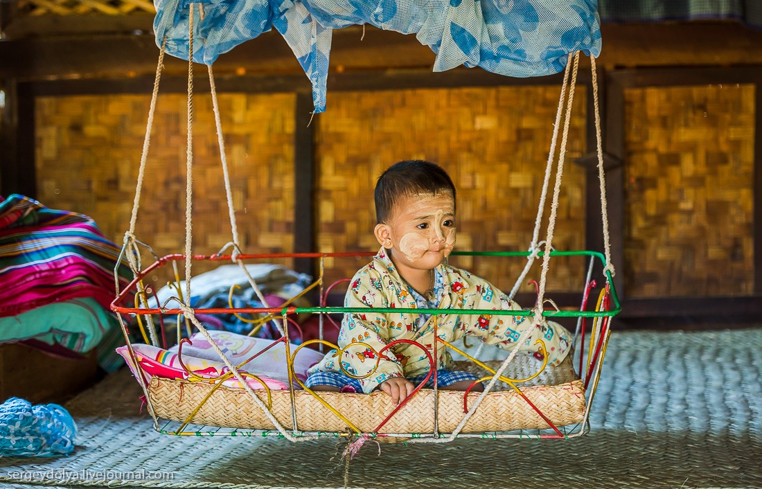 Фотография: Как живут в зажиточной деревне в Бирме? №10 - BigPicture.ru
