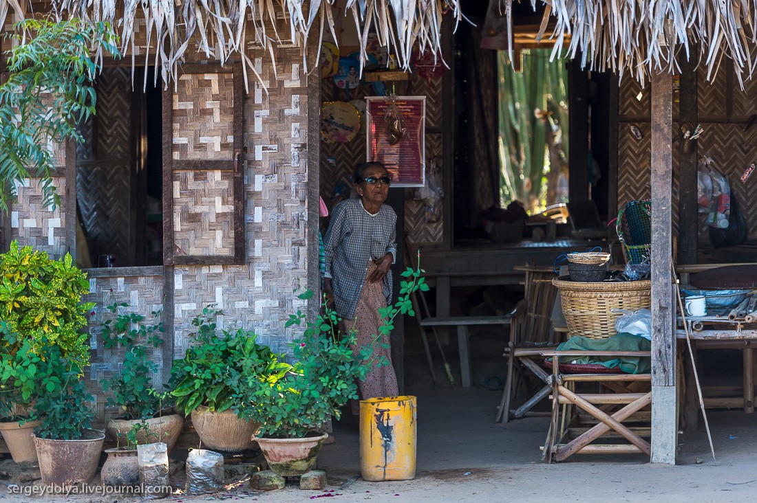 Фотография: Как живут в зажиточной деревне в Бирме? №26 - BigPicture.ru