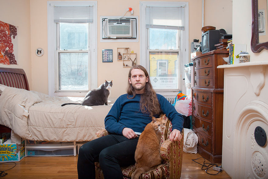 Фотография: Одинокие мужчины и их котики №8 - BigPicture.ru