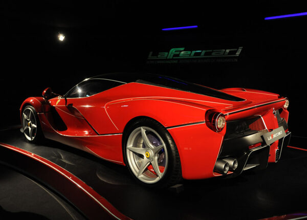 Ferrari: жизнь в красном цвете