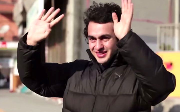 Фотография: Глухой парень был тронут до слез, узнав, что жители его района выучили язык жестов, чтобы поговорить с ним №18 - BigPicture.ru