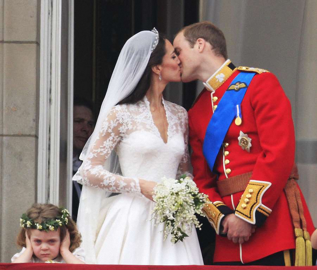 Фотография: Они же тоже люди: курьезные фото королевской семьи №4 - BigPicture.ru