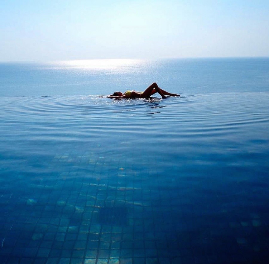 Фотография: 15 прекрасных бассейнов, уходящих в бесконечность №4 - BigPicture.ru