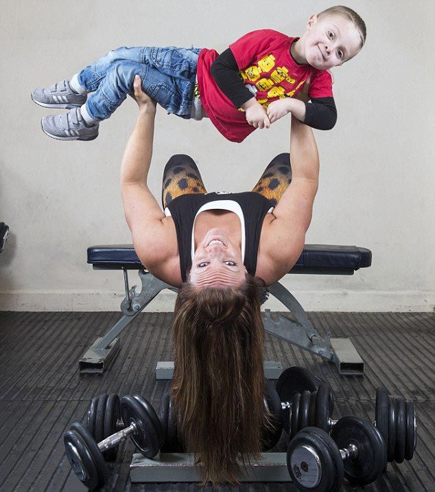 Фотография: Из 115-килограммовой мамы, любящей поесть, в чемпионку по бодибилдингу №4 - BigPicture.ru