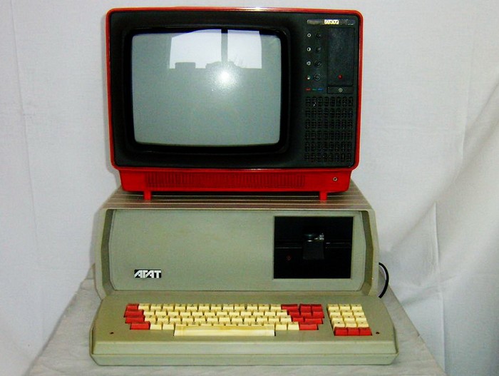 Фотография: Как выглядели ноутбук, микроволновка и планшет в СССР №6 - BigPicture.ru