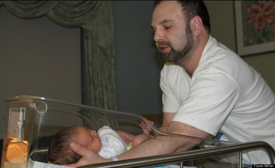 Фотография: Папы впервые видят своих новорожденных детей №9 - BigPicture.ru