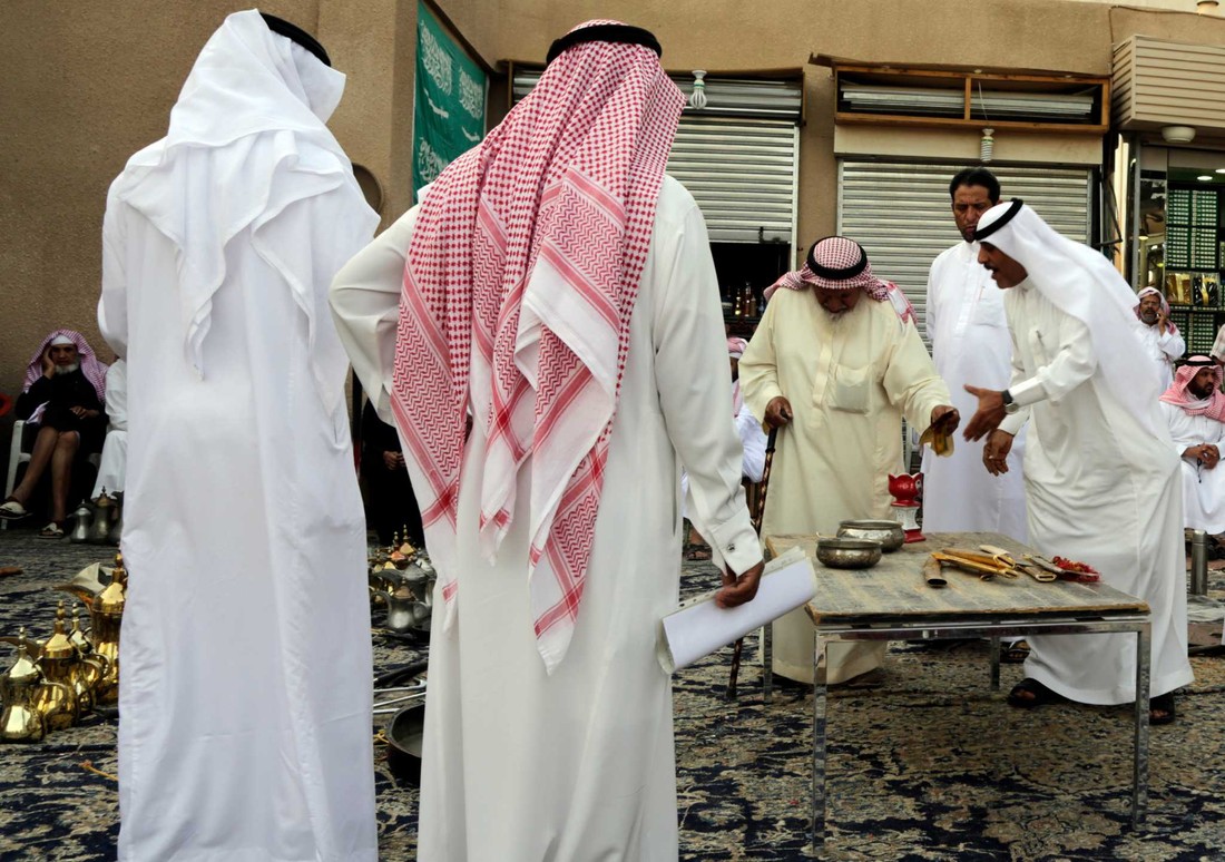 Фотография: Как идет торговля на блошином рынке в Саудовской Аравии №3 - BigPicture.ru