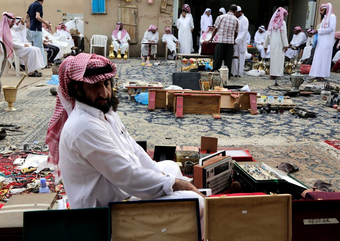 Фотография: Как идет торговля на блошином рынке в Саудовской Аравии №7 - BigPicture.ru