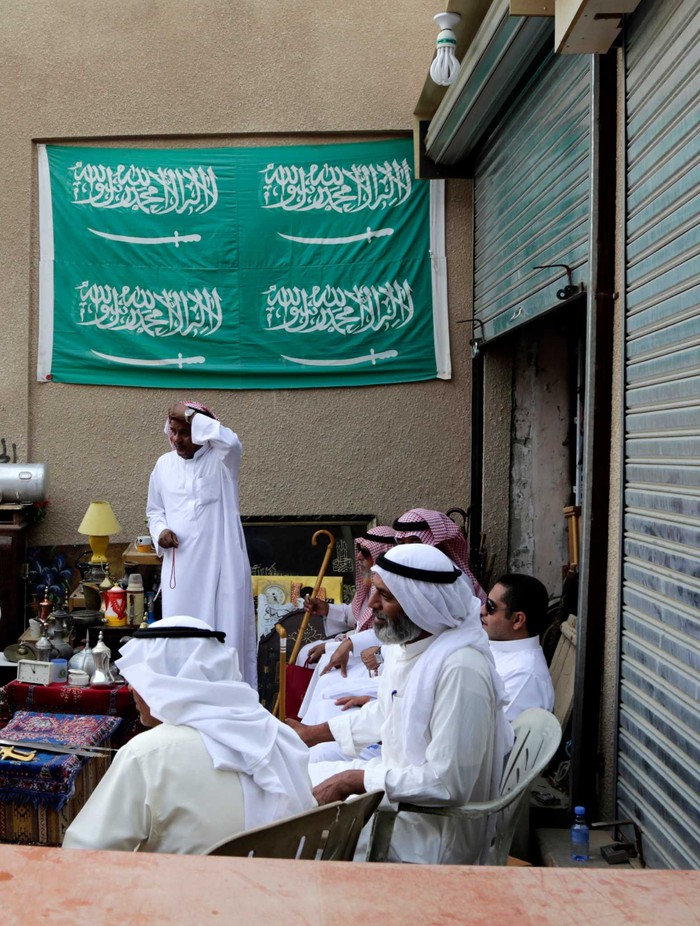 Фотография: Как идет торговля на блошином рынке в Саудовской Аравии №12 - BigPicture.ru