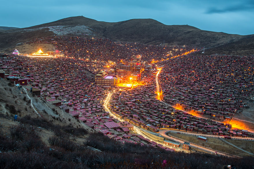 Фотография: Ларунг Гар: 40 тысяч буддистов на большой высоте №3 - BigPicture.ru