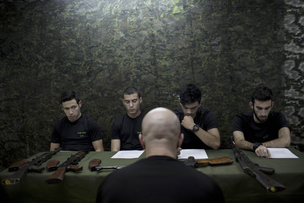 Фотография: Как проходят военные учения израильских старшеклассников №5 - BigPicture.ru