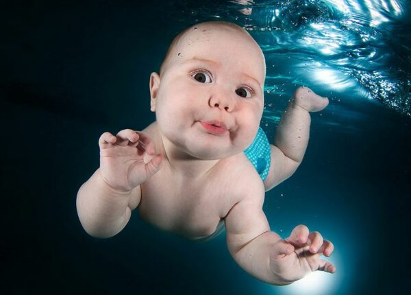 Очаровательный фотопроект: детки под водой