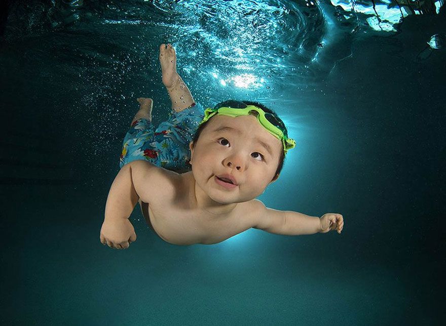 Фотография: Очаровательный фотопроект: детки под водой №9 - BigPicture.ru