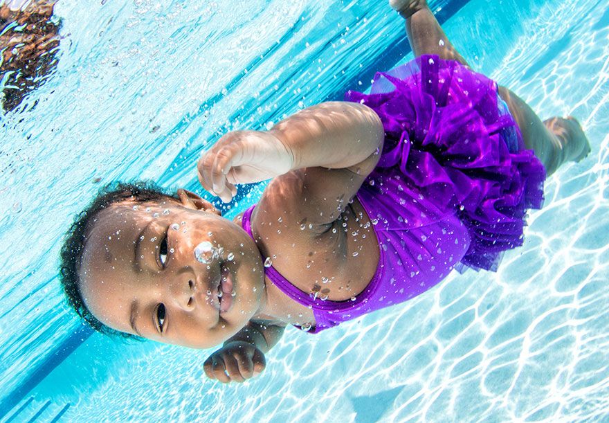 Фотография: Очаровательный фотопроект: детки под водой №12 - BigPicture.ru
