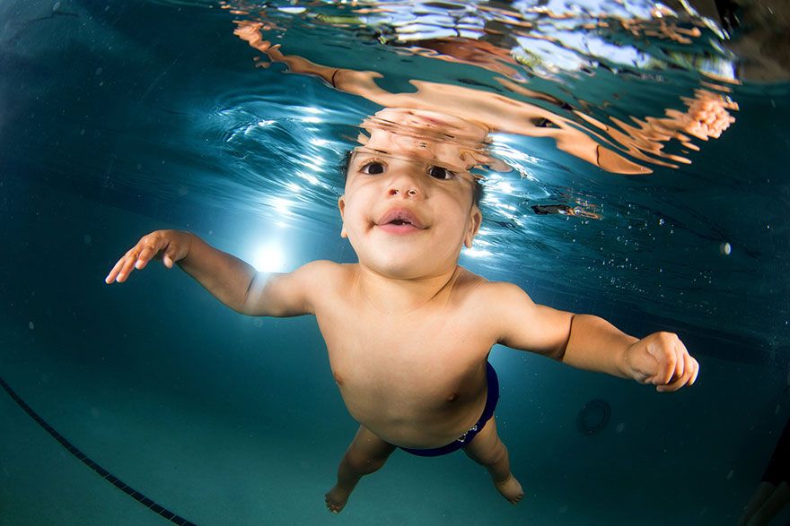 Фотография: Очаровательный фотопроект: детки под водой №18 - BigPicture.ru
