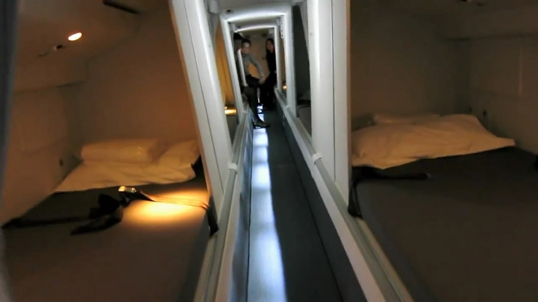 Фотография: Секретные спаленки стюардесс на дальних перелетах №11 - BigPicture.ru