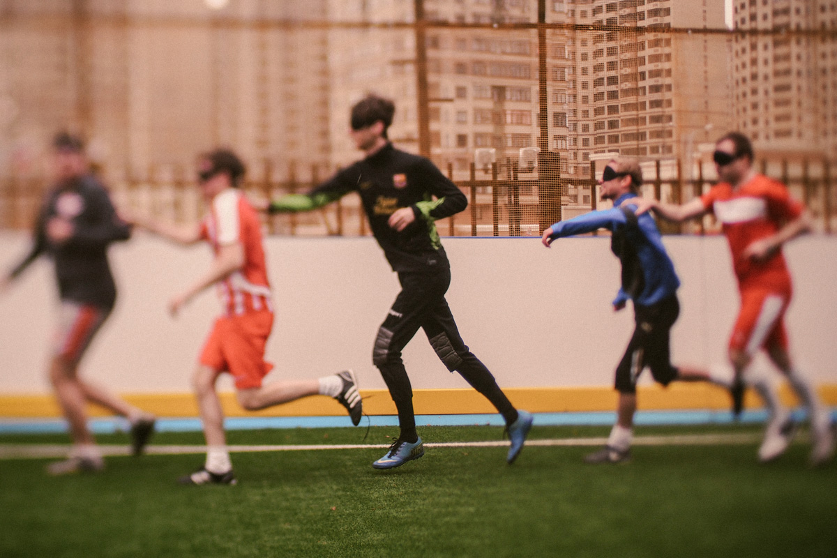 Фотография: В темноте: как играют в футбол слепые №8 - BigPicture.ru