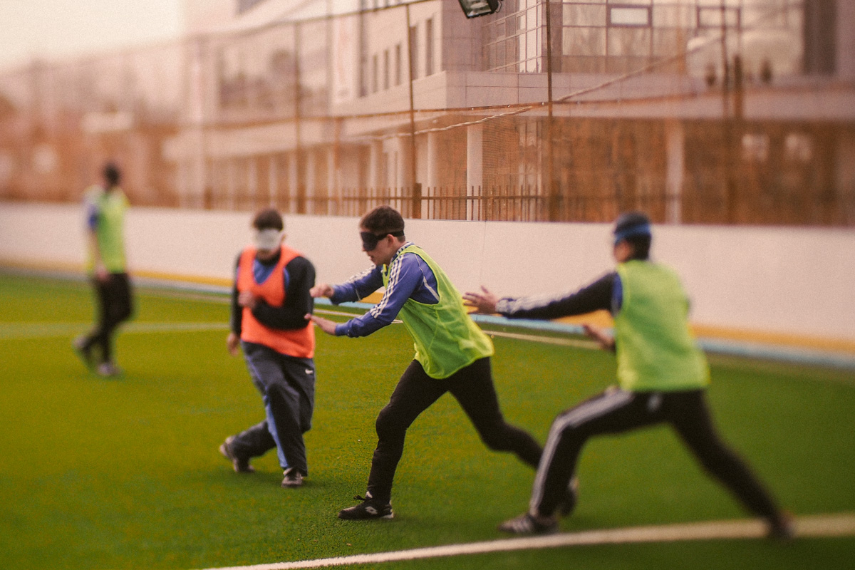 Фотография: В темноте: как играют в футбол слепые №19 - BigPicture.ru
