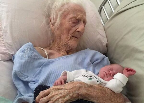 Разница в вечность: прабабушки со своими правнуками, чья разница в возрасте составляет больше 100 лет