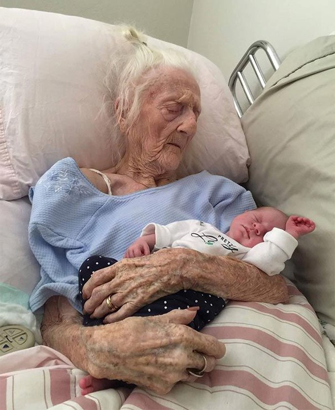 Фотография: Разница в вечность: прабабушки со своими правнуками, чья разница в возрасте составляет больше 100 лет №2 - BigPicture.ru
