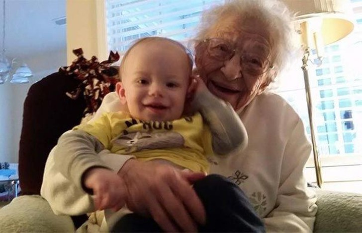 Фотография: Разница в вечность: прабабушки со своими правнуками, чья разница в возрасте составляет больше 100 лет №10 - BigPicture.ru