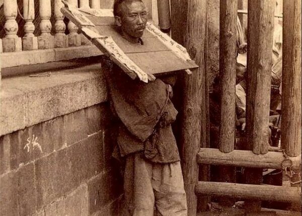 15 шокирующих фотографий наказаний и казней, которые практиковались в Китае в XIX веке