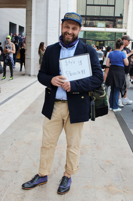 Фотография: Люди на улицах Нью-Йорка признались, сколько стоит их одежда №2 - BigPicture.ru