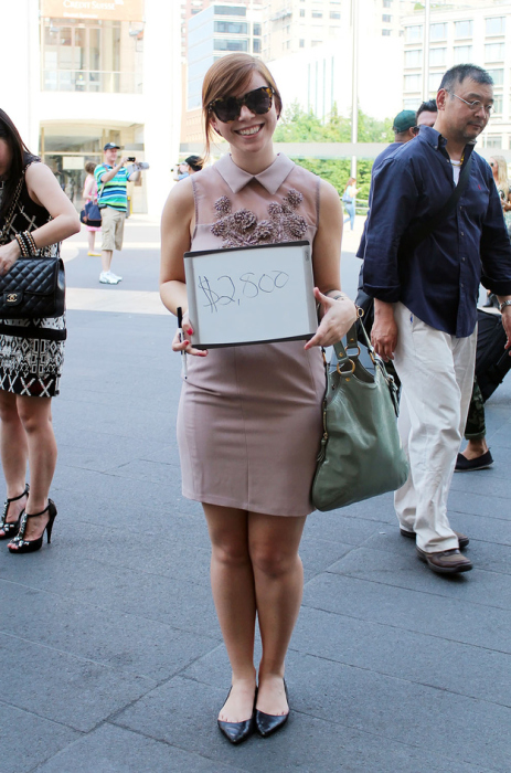 Фотография: Люди на улицах Нью-Йорка признались, сколько стоит их одежда №11 - BigPicture.ru