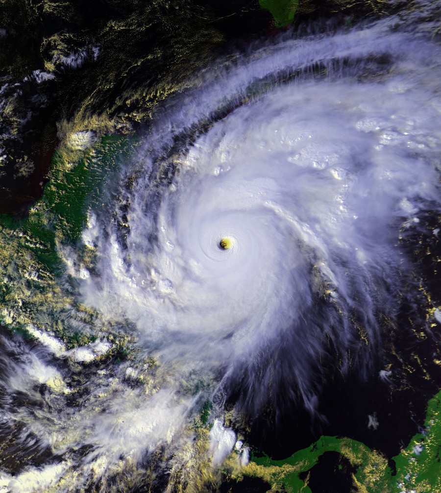 Фотография: Вид из космоса: самые разрушительные ураганы за последние 20 лет №3 - BigPicture.ru