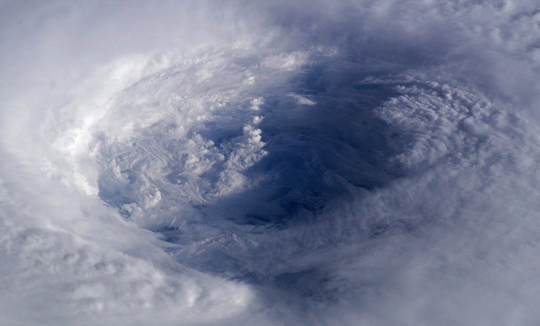 Фотография: Вид из космоса: самые разрушительные ураганы за последние 20 лет №4 - BigPicture.ru