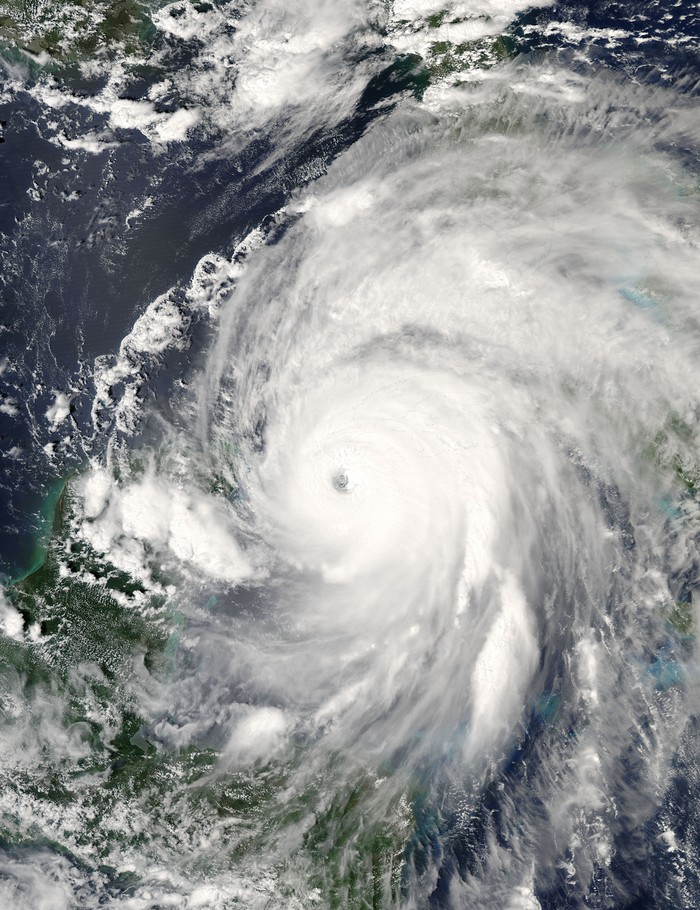 Фотография: Вид из космоса: самые разрушительные ураганы за последние 20 лет №5 - BigPicture.ru
