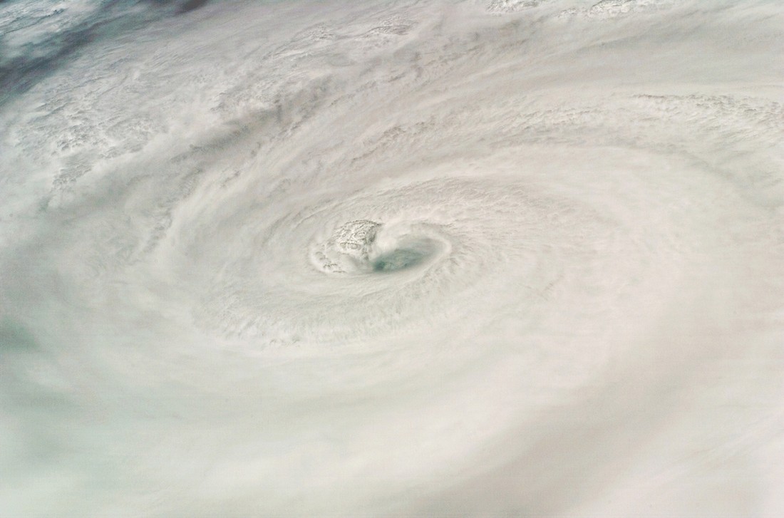 Фотография: Вид из космоса: самые разрушительные ураганы за последние 20 лет №10 - BigPicture.ru