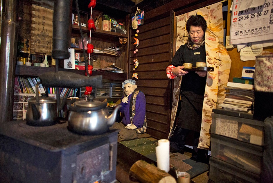 Фотография: Почему в японской деревне живут 35 человек и 150 тряпичных чучел №10 - BigPicture.ru