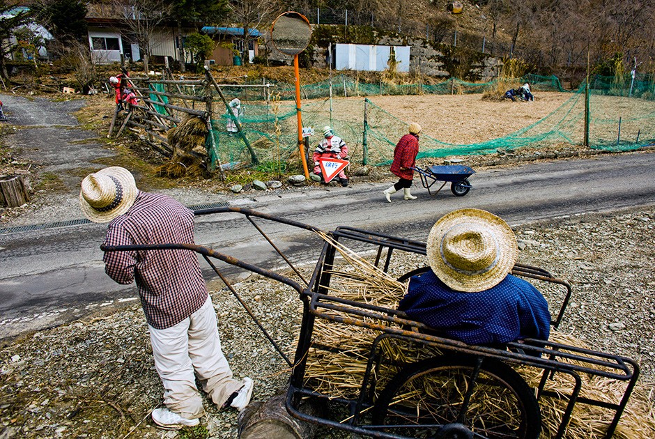 Фотография: Почему в японской деревне живут 35 человек и 150 тряпичных чучел №15 - BigPicture.ru