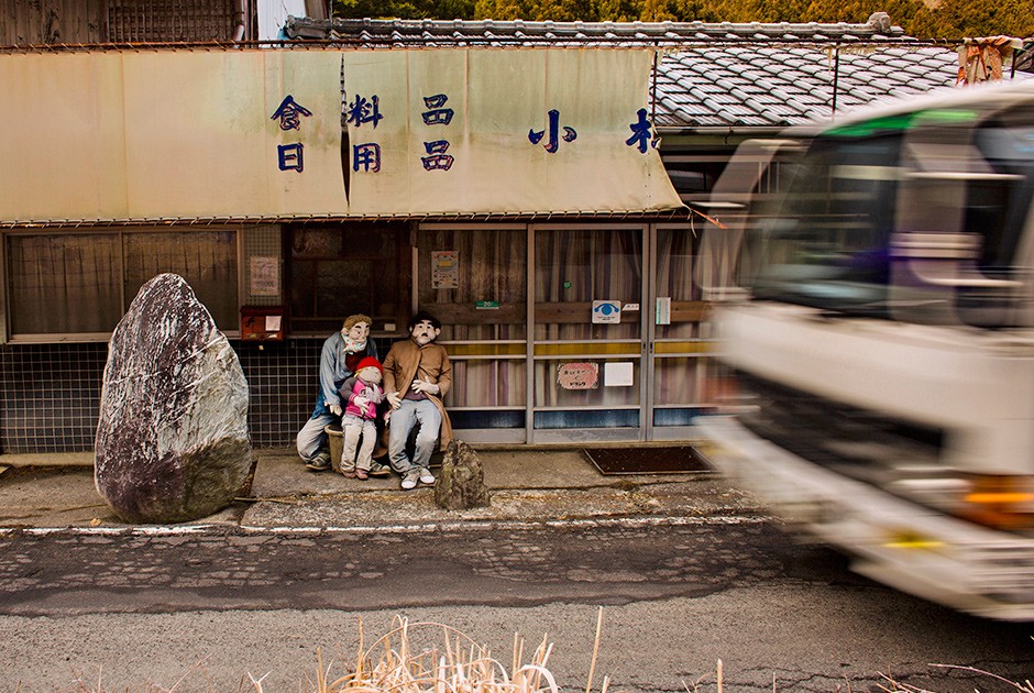 Фотография: Почему в японской деревне живут 35 человек и 150 тряпичных чучел №18 - BigPicture.ru