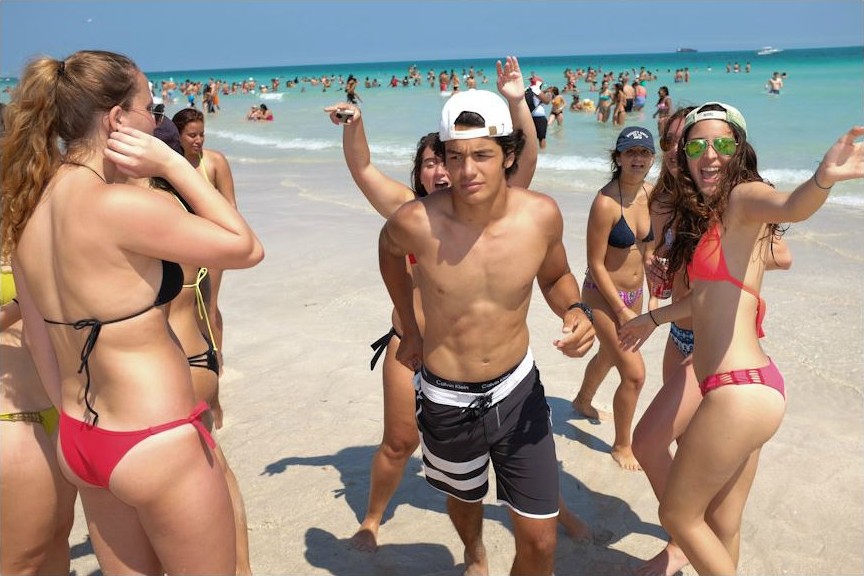 Фотография: Как американские студенты проводят свои каникулы в Майами №10 - BigPicture.ru