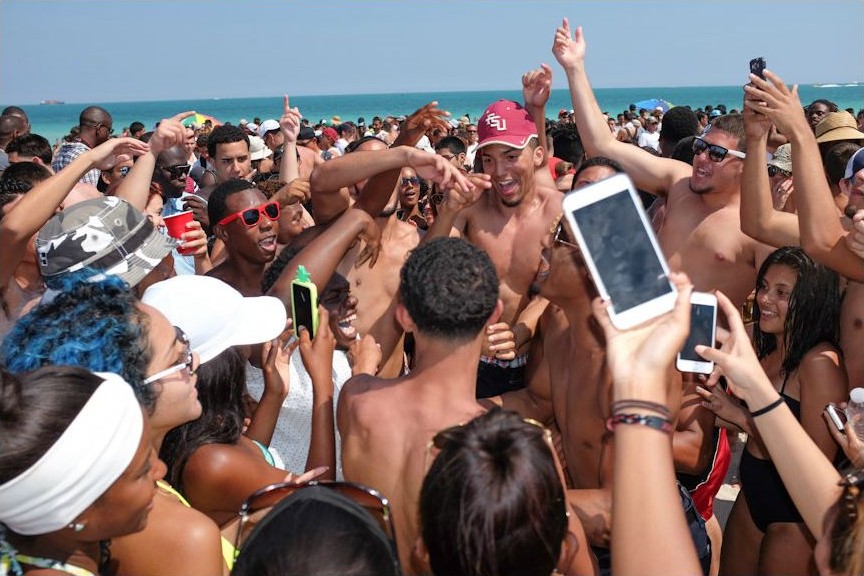 Фотография: Как американские студенты проводят свои каникулы в Майами №15 - BigPicture.ru