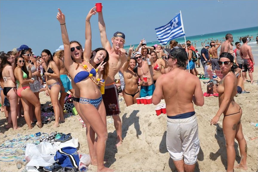 Фотография: Как американские студенты проводят свои каникулы в Майами №32 - BigPicture.ru