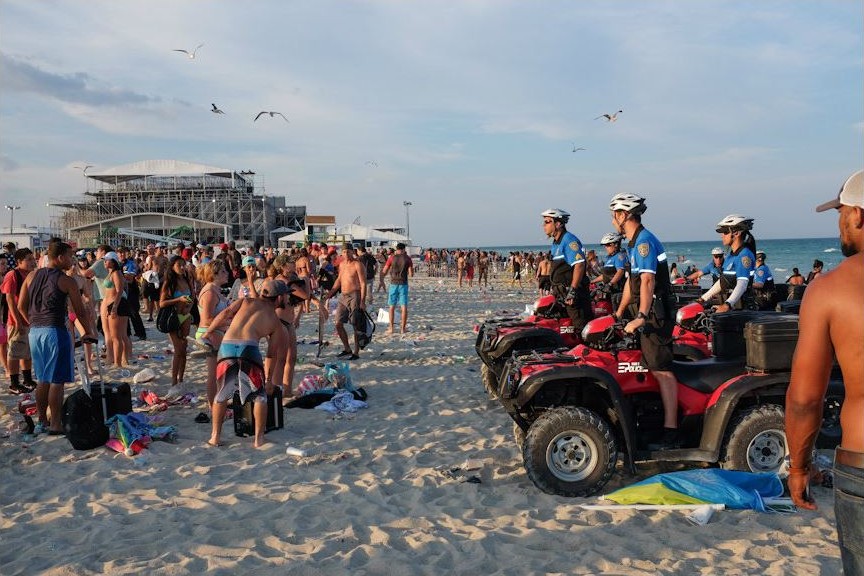 Фотография: Как американские студенты проводят свои каникулы в Майами №37 - BigPicture.ru
