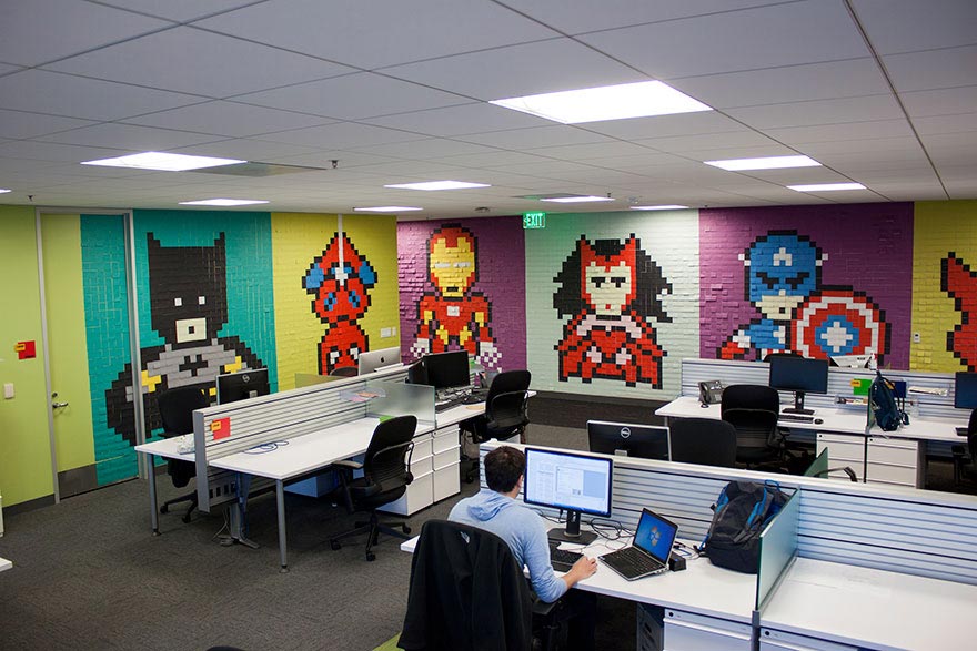 Фотография: Сотрудники использовали 8024 стикера, чтобы превратить скучные стены офиса в супергеройскую фреску №9 - BigPicture.ru