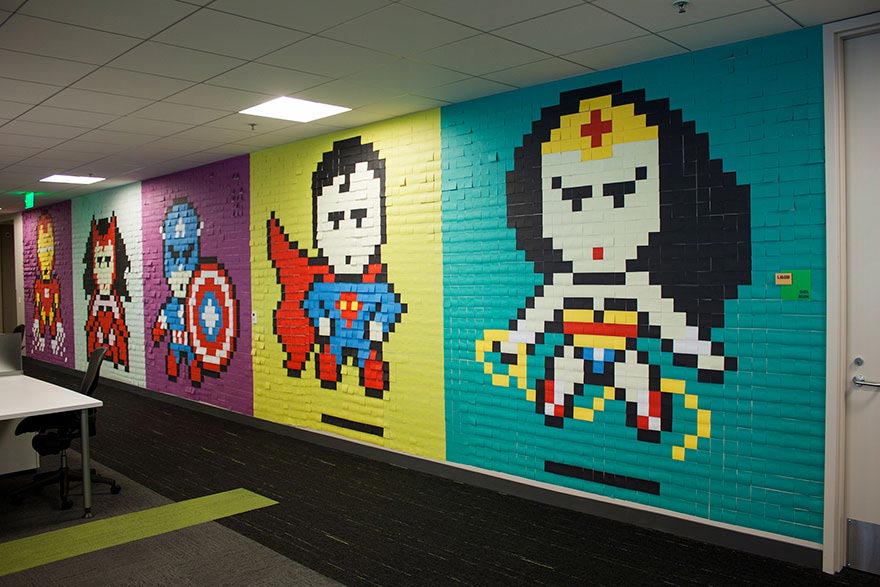 Фотография: Сотрудники использовали 8024 стикера, чтобы превратить скучные стены офиса в супергеройскую фреску №10 - BigPicture.ru