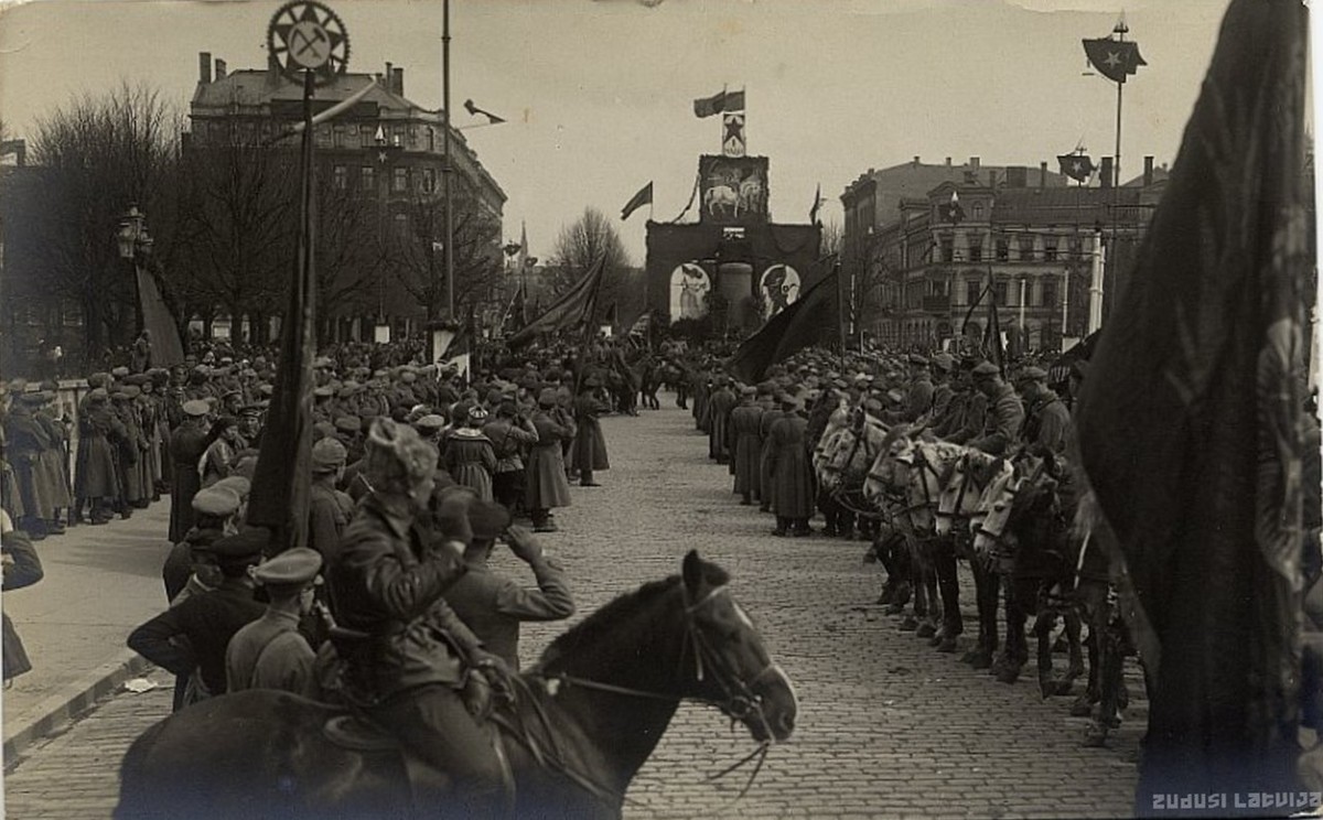 Фотография: Как праздновали 1 Мая в 1917-1933 годах №10 - BigPicture.ru