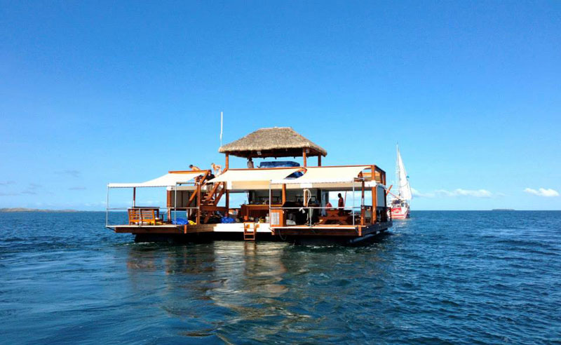 Фотография: Удивительный плавучий бар на Фиджи №3 - BigPicture.ru