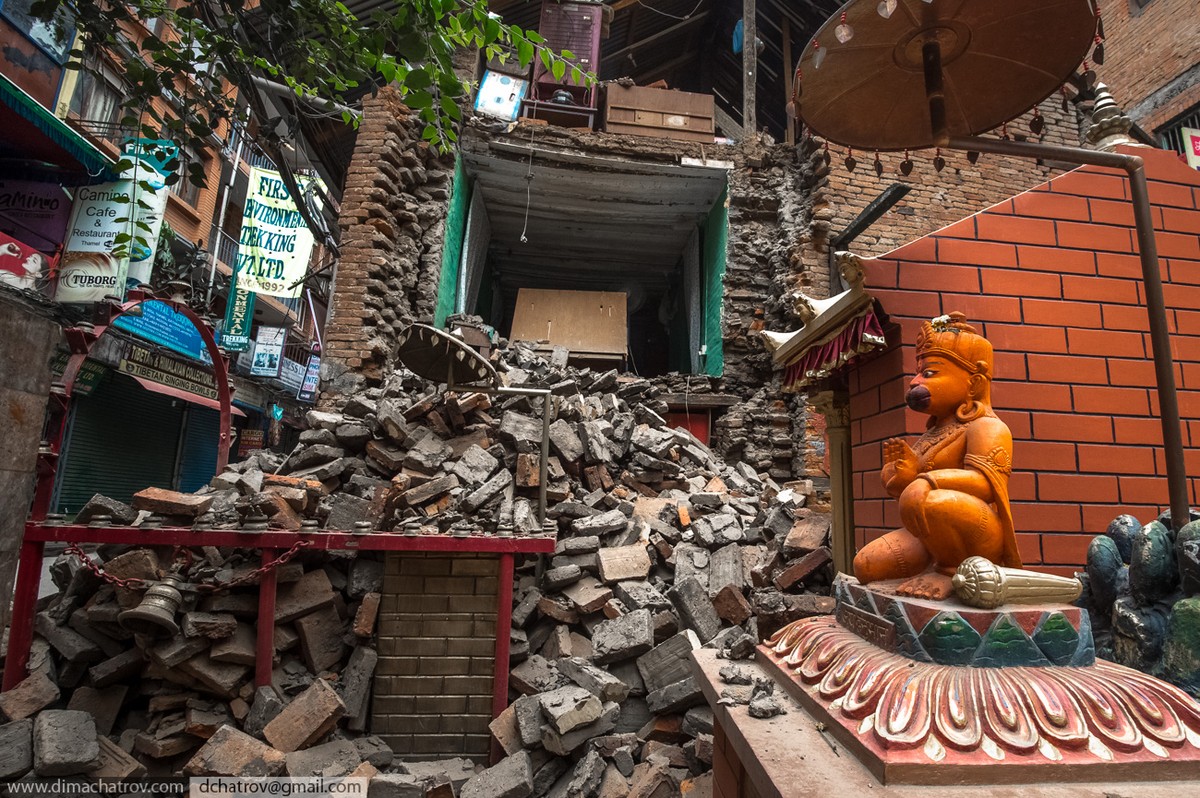 Фотография: Трагедия в Непале: страшный репортаж с места событий №8 - BigPicture.ru