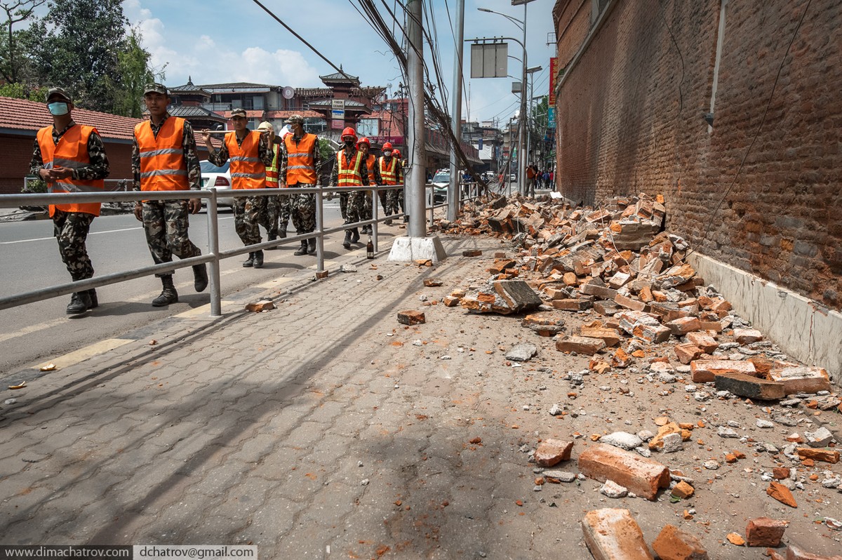 Фотография: Трагедия в Непале: страшный репортаж с места событий №13 - BigPicture.ru