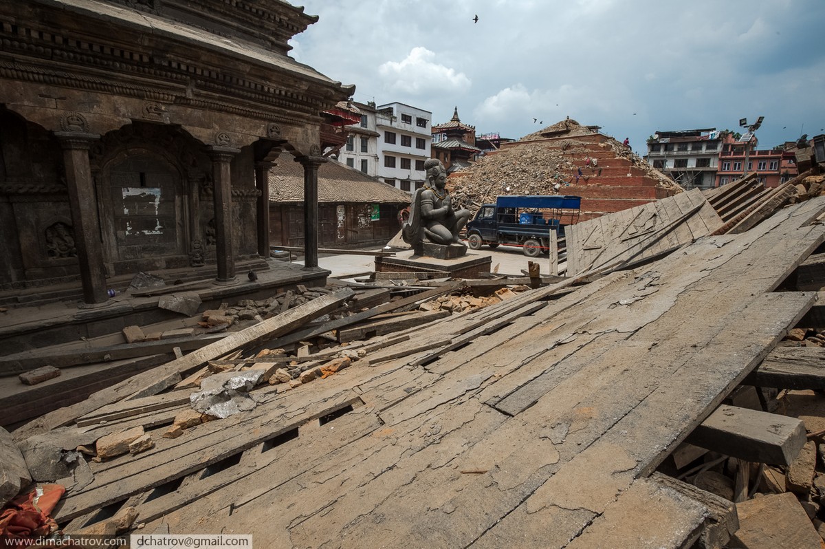 Фотография: Трагедия в Непале: страшный репортаж с места событий №28 - BigPicture.ru