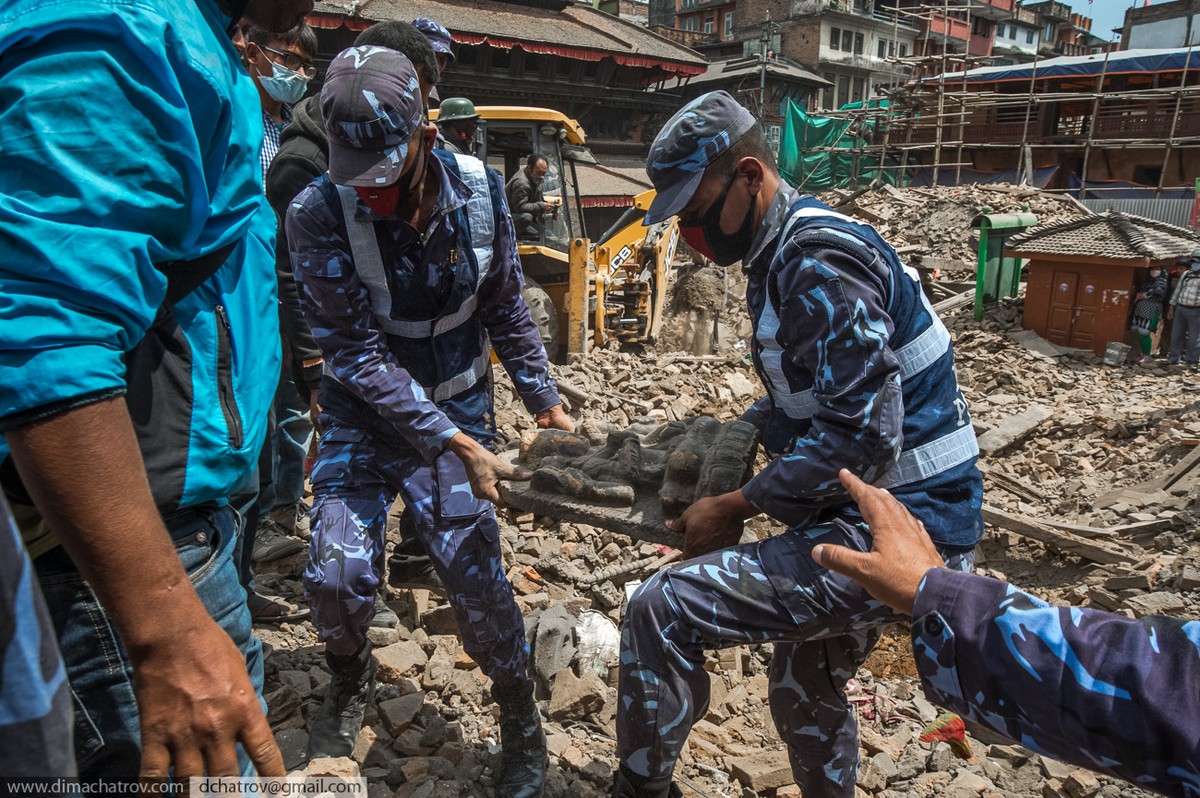 Фотография: Трагедия в Непале: страшный репортаж с места событий №35 - BigPicture.ru