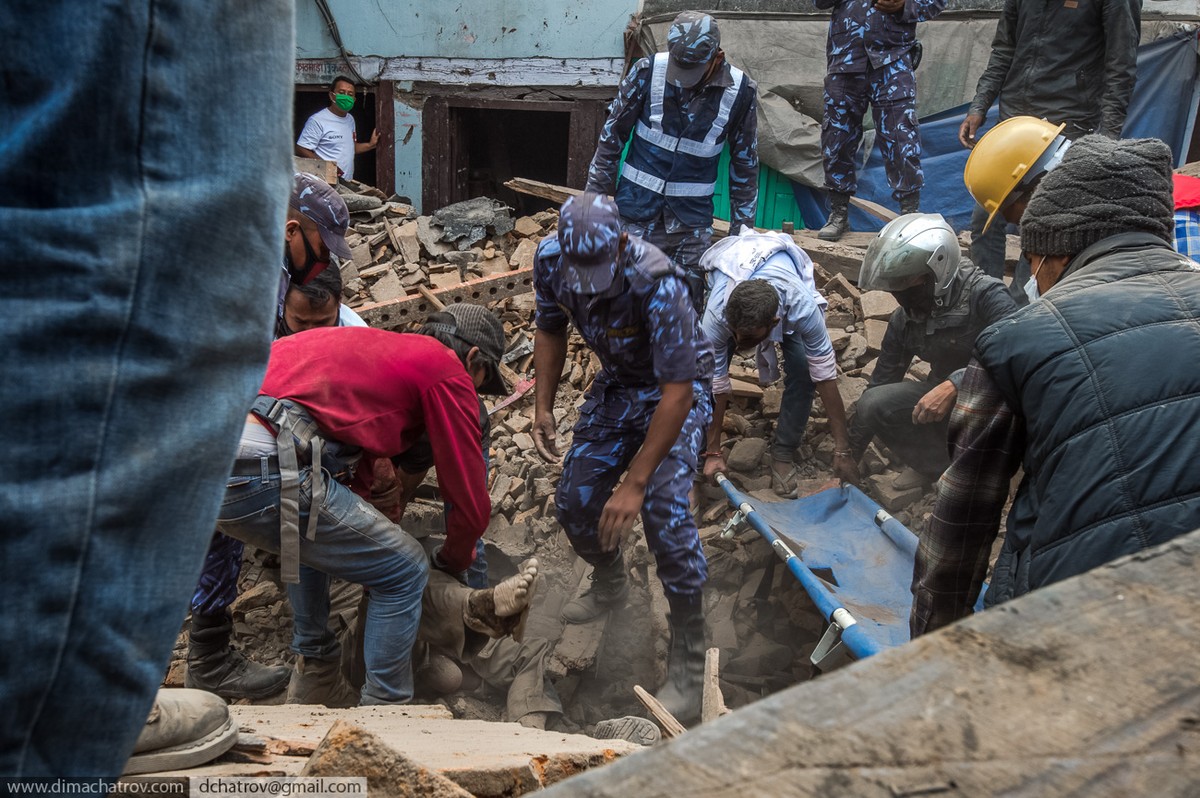 Фотография: Трагедия в Непале: страшный репортаж с места событий №39 - BigPicture.ru