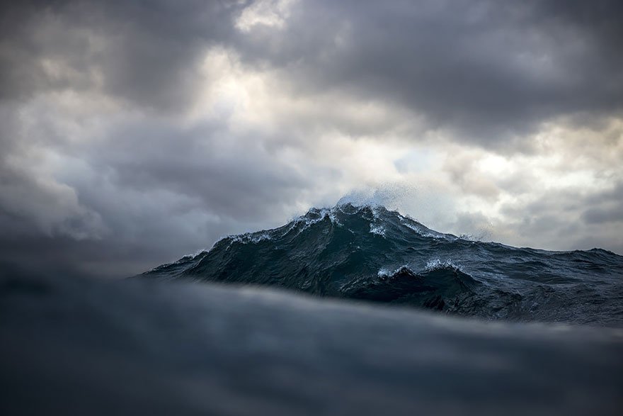 Фотография: Рей Коллинс заморозил морские волны и сделал их похожими на величественные горы №7 - BigPicture.ru