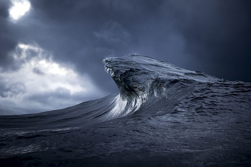 Фотография: Рей Коллинс заморозил морские волны и сделал их похожими на величественные горы №9 - BigPicture.ru